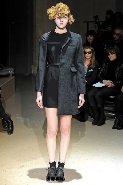 Look 16
